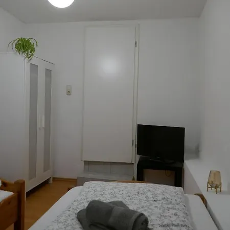 Grosses, Helles 3-zimmer Souterrain Lägenhet *