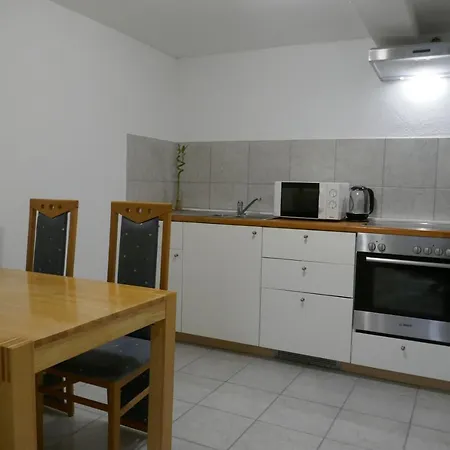 Grosses, Helles 3-zimmer Souterrain