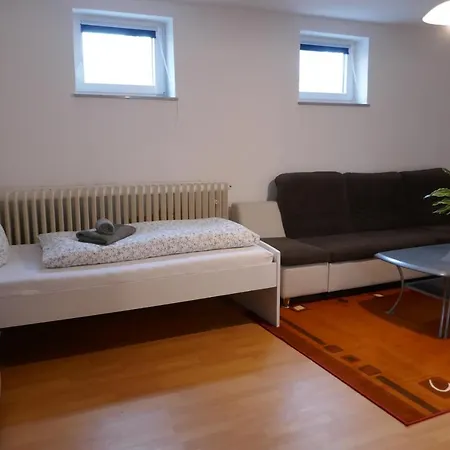 Grosses, Helles 3-zimmer Souterrain *